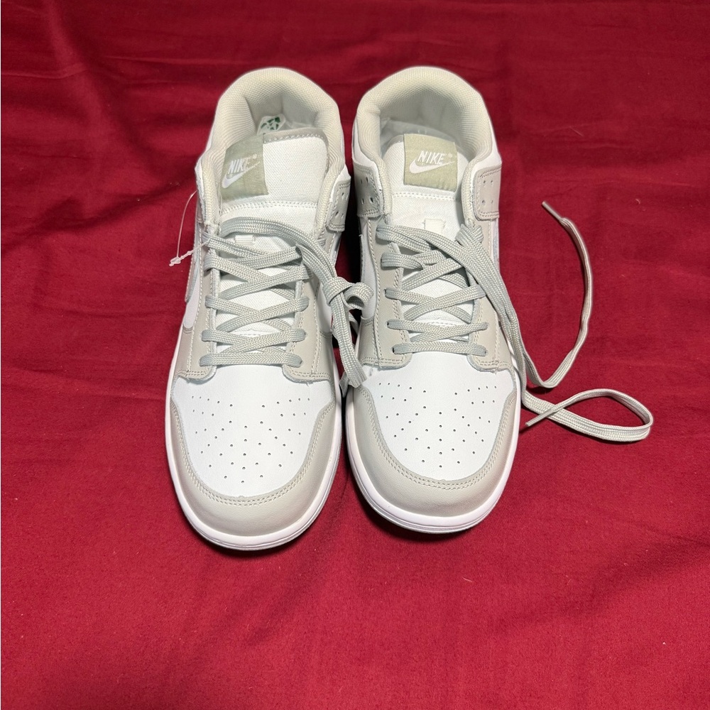 Nike Low-Top Sneakers in White and Light Gray